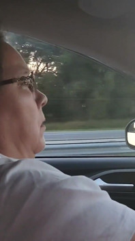 Exibicionista de charuto Dawn na Estrada