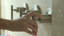 Skyler Storm को चीनी का फेसफुल डाला जाता है