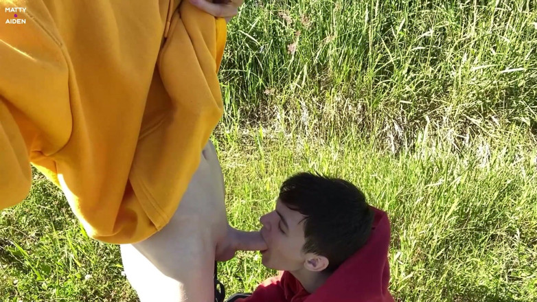 Matty And Aiden: Le teen gay matty e Aiden si divertono all'aperto