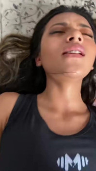 Kakak tiri, urut vagina saya dengan zakar anda! JANGAN CUBA MENEMBUSI!