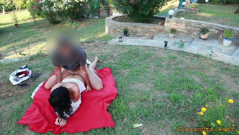 Alexandra Wett: Outdoor extreme !! Free fuck in the botanical garden!