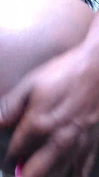 Reiben, kitzler fingern meine muschi im freien, dildo-squirting-orgasmen