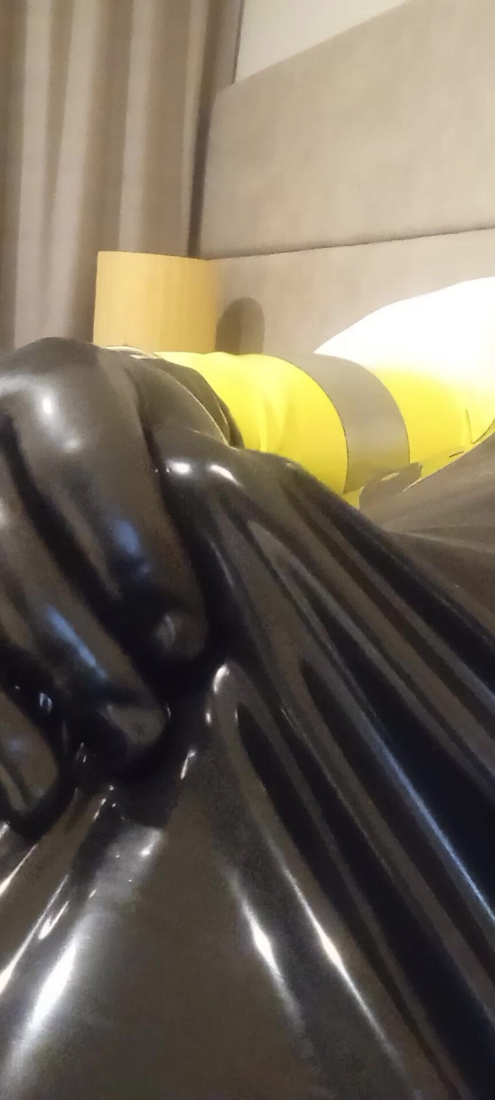 Latex Boy: ラテックス ヴィス ドローン ホテル