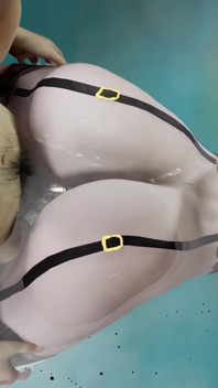 プールで古いペニスと浮気する3D巨大なおっぱいふしだらな女