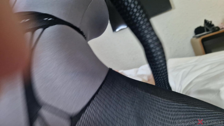Nylon Xtreme: POV Nora Fox Zentai Fantasi Abu-abu