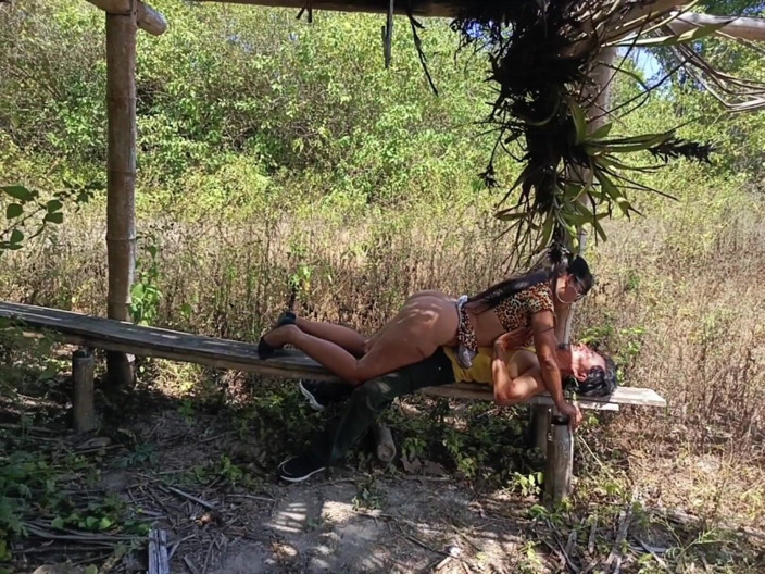 Lady: Трахаю мою мачеху с большой задницей в лесу