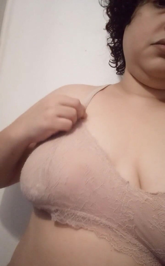 Do You Like Breast? (Flora Wilde)