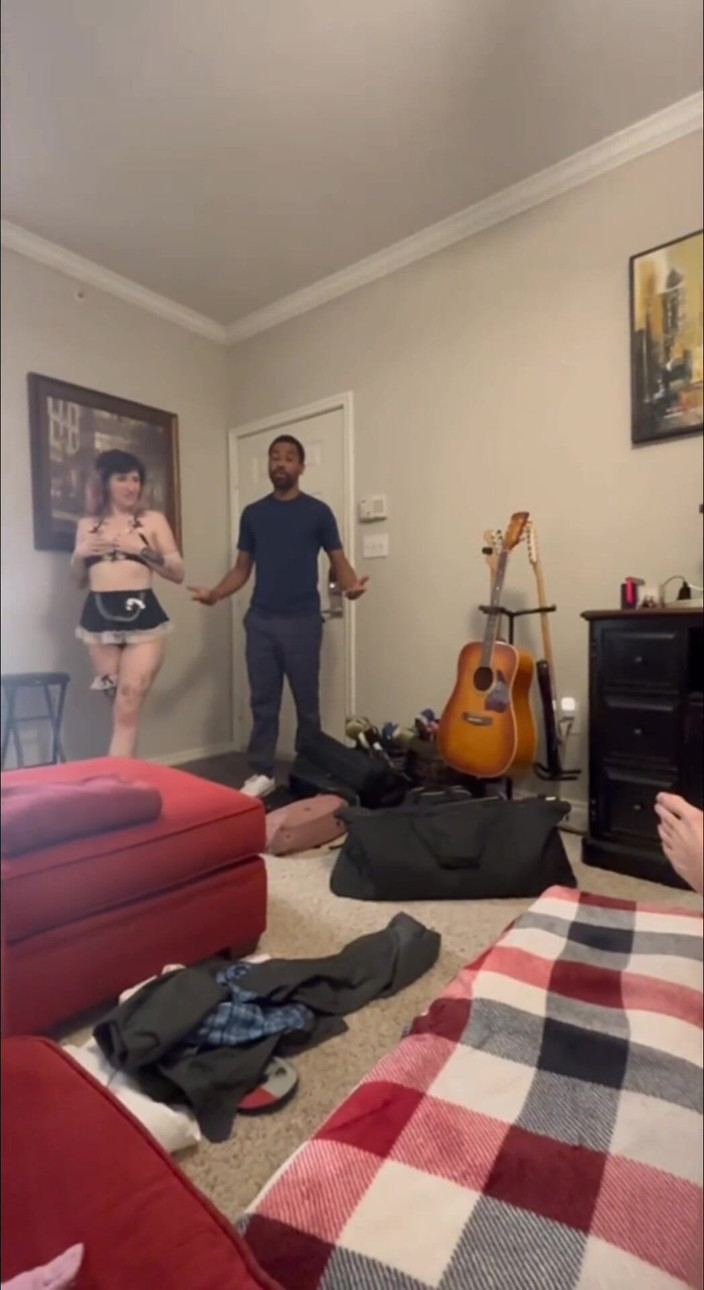 Darrenblazeent: Edepsiz hizmetçiler seksi dörtlü sekste büyük zenci temizliyor