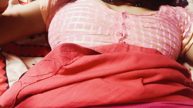 Meenashki Devi: Junge frau fingert ihre rosa vagina