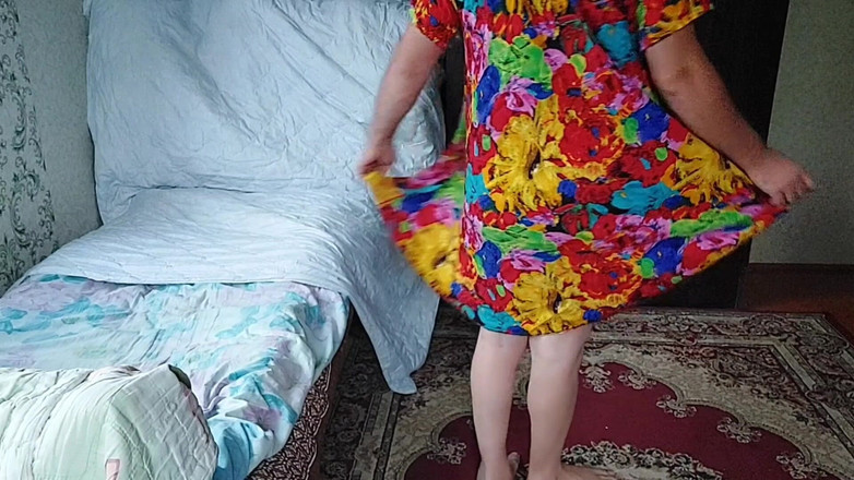 Kitty_Cross: Mini abito bollente flower calda ladyboy solo spogliarello grande culo...
