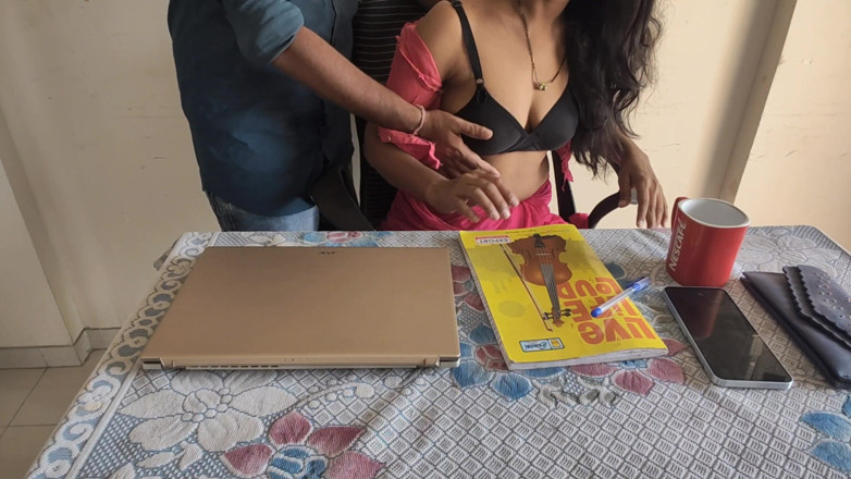 Mumbai Ashu: La signora ha fatto sesso con il ragazzo dell'ufficio audio...