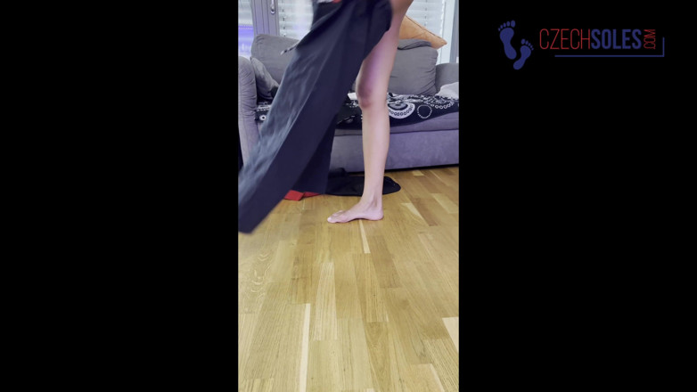 Czech Soles - foot fetish content: 空手家足の女神