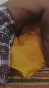 Tamil Santhi het hemmafru sexig röst