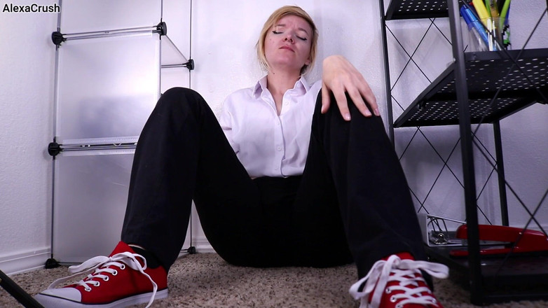 AlexaCrush: Prinsă în magazie cu vedere la persoana 1 cu muie