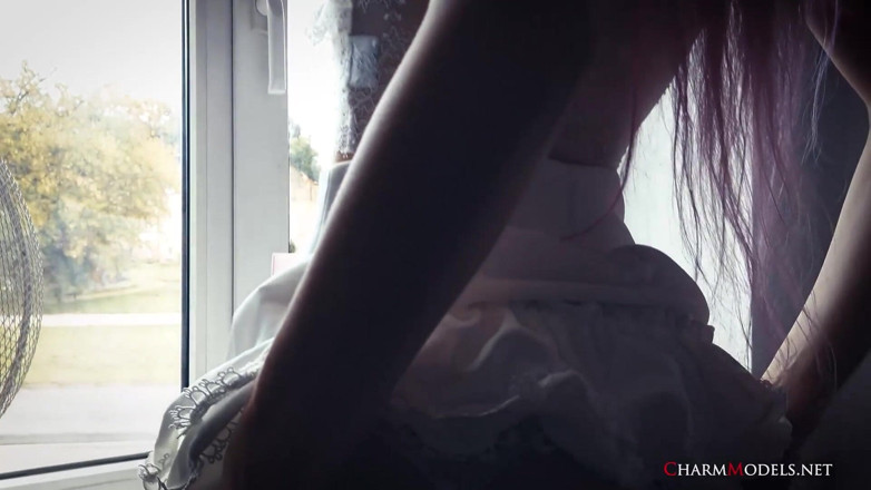 CharmModels: Cosplay Różowe włosy Dziewczyna Lilly w białych pończochach wideo
