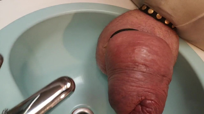 Monster_Meat_: Monster pissar är som en fontein