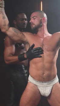 Meaty Beefcake Tryp Bates Ready to Take Sean Xavier's Massive Cock