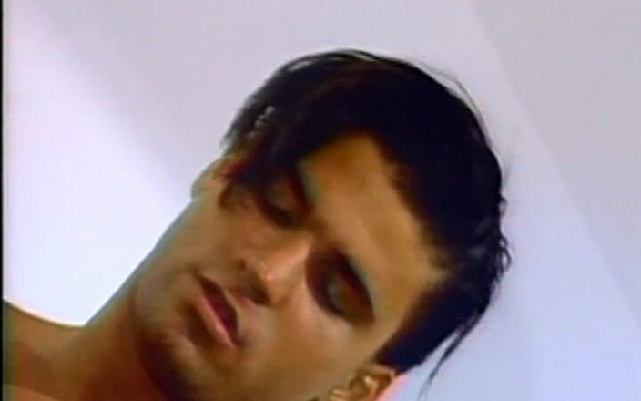 Gay RetroX VHS: Simfonia pielii masculină îndrăzneață # 4