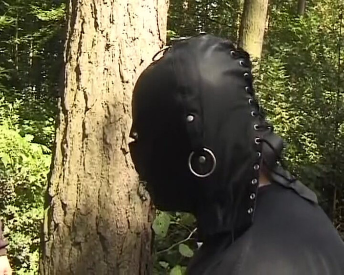 Deutsche Damen: Deutsche schlampe im wald vom sexmeister gefesselt