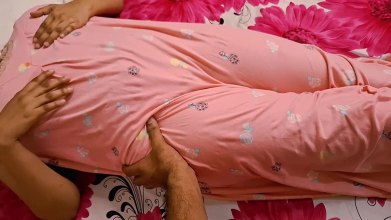 Banglasexycouple: นวดเดสีกลายเป็นเย็ดจริงดังคราง!