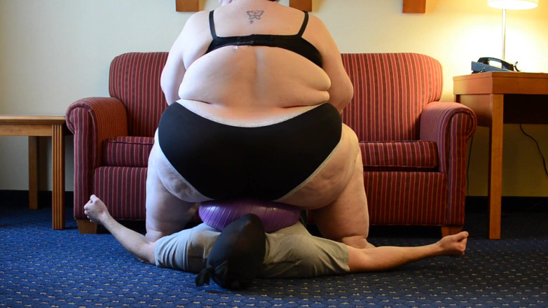 Full Weight Productions: Savannah gioca con le palle