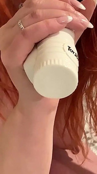 Mamada profunda y húmeda con vibrador