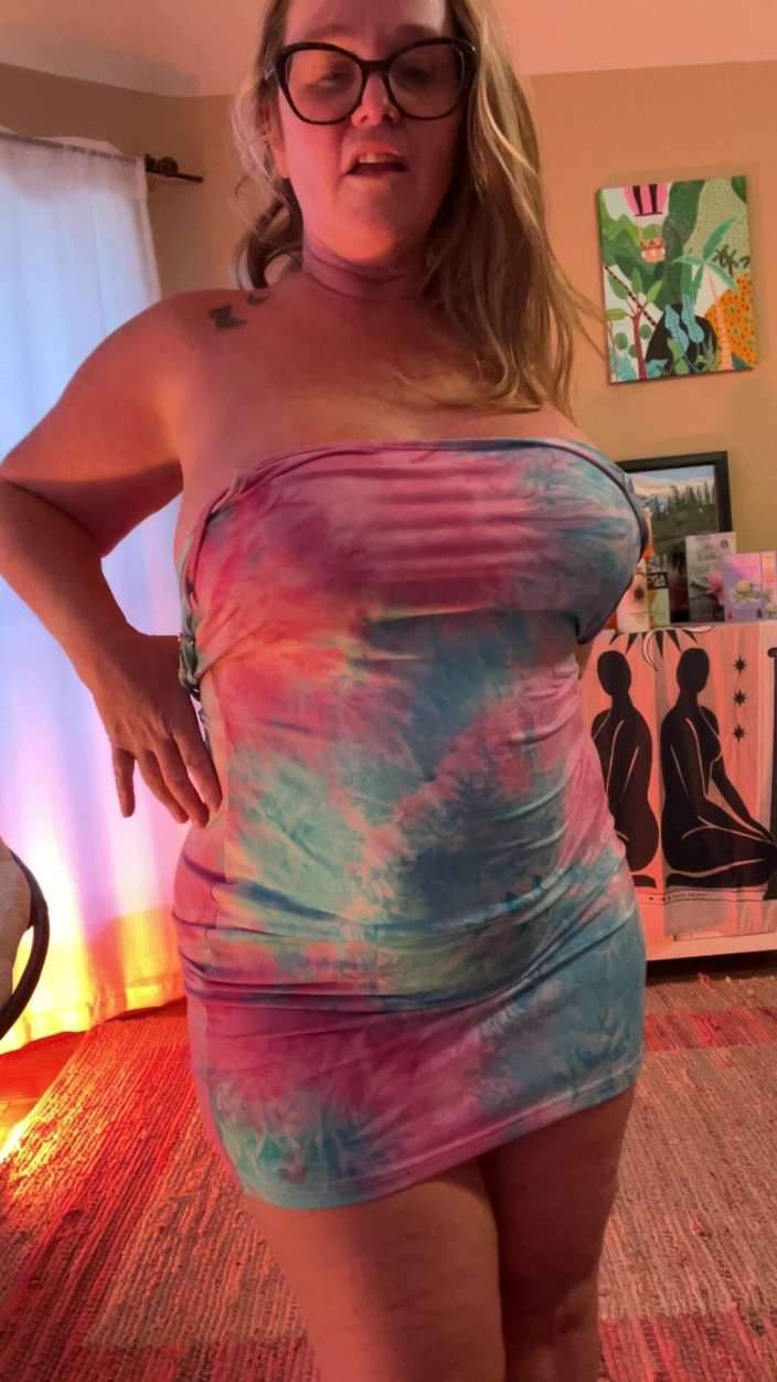 Siren XXX Studios: Сарафан приміряє з маленькою дупою трясеться