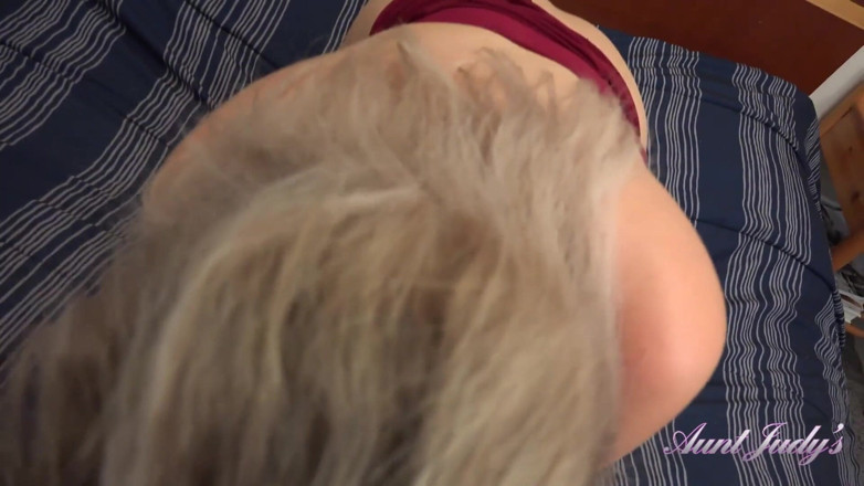 Aunt Judy's: TatieJudys - Elle, MILF de 35 ans (POV virtuel)