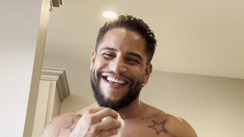 Christian Wilde: 잘생긴 브록 뱅크스의 멋진 혀 속눈썹