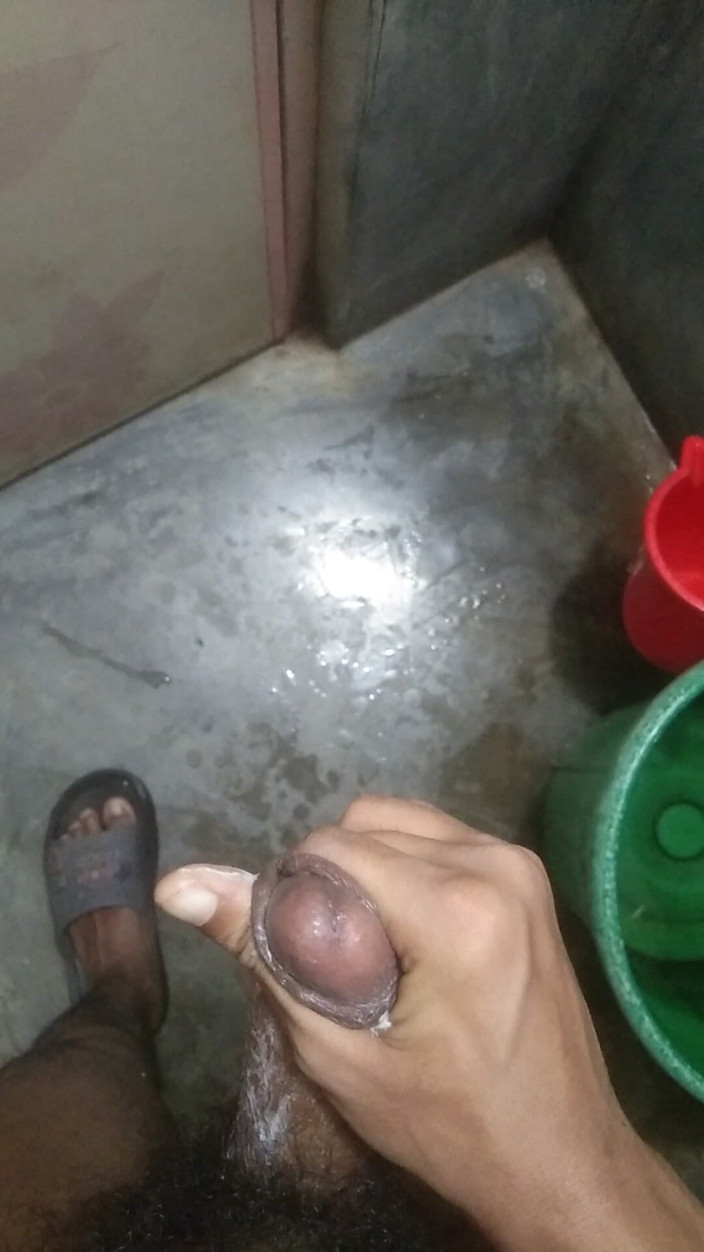 Viral_tiktokar: Così sono andata in bagno, ho messo il sapone sulle...