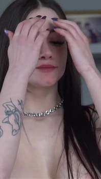 Kami Melakukan Wawancara Kerja Dengan Latina Muda Dan Kami Berakhir Dalam Threesome Liar
