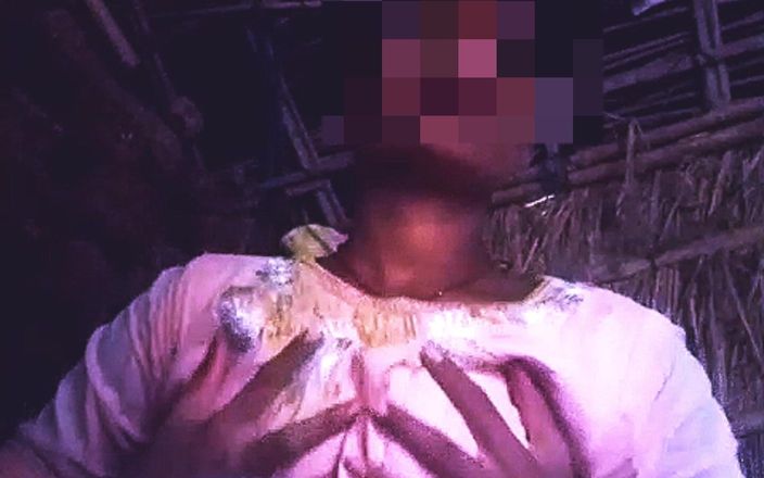 RJ NISHA: Mătușă desi Mallu în Pink Frock își masează țâțele