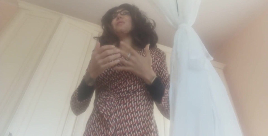 savannahamatoriale: Aşkım, üvey annen seni nasıl anlayacağını biliyor ama kredi kartımı... Şu kaba şeyler...
