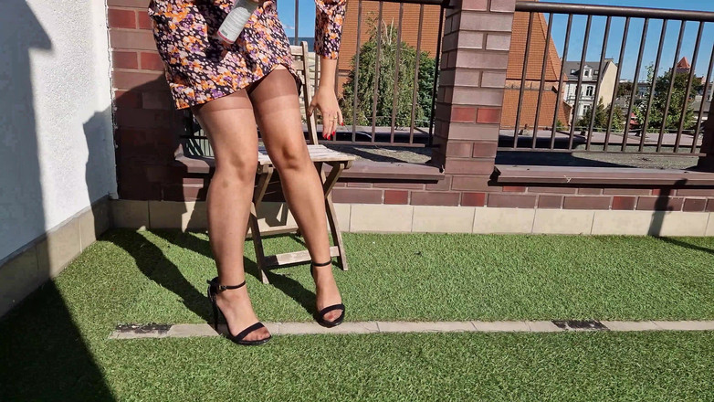 Wanilianna: 屋顶上的玻璃肛门假阳具 - 第1部分