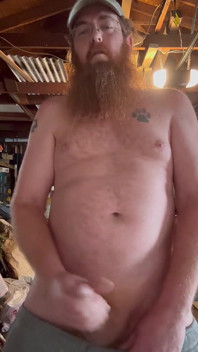 Redneck branlette et éjaculation dans le garage