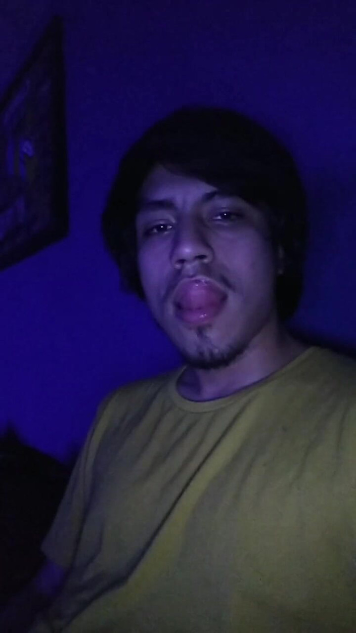 AlexAlejandro13: Ich berühre mich im wohnzimmer