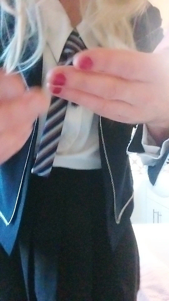 Cindy Belfast: Возбужденный камшот сисси в куклах