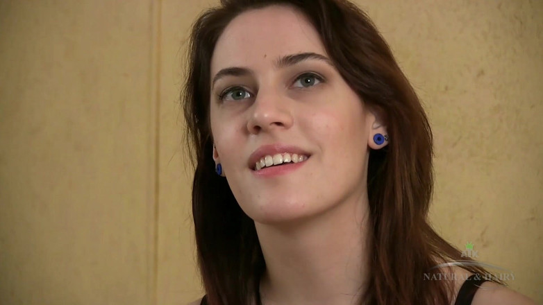 ATK Petites: Die junge alice gibt ein sexy interview