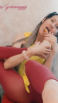 Fotfetisch smutsig prata ryska långa ben i leggings -ginnagg