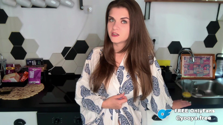 YooYa ASMR: 禁忌继母在自慰她的大鸡巴时震惊了她的继子