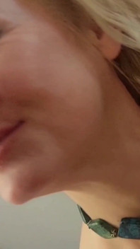 Bella Moglie Bionda Gode Di Sesso Semi-nudo