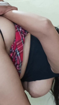 La ragazza della scuola del villaggio viene scopata dal suo insegnante per non aver completato i compiti