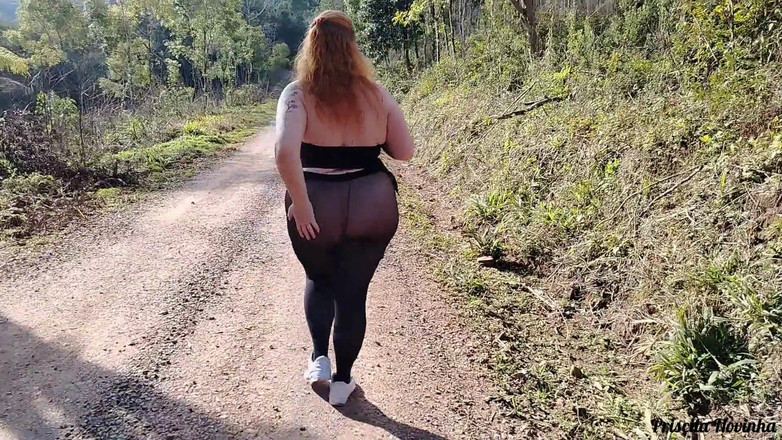 Priscila: Moje macecha v Čirých kalhotách bez kalhotek kráčí po ulici