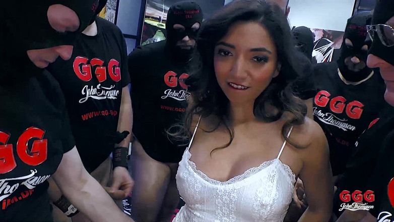 Threesome and GangBang: Фріда, латина зі спермою в екстремальному буккаке ggg