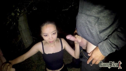 Cumbizz: Forest blowbang Aziatische cumwalker 2