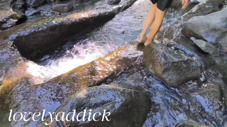 Lovelyaddik: Bañado en el agua fría del río