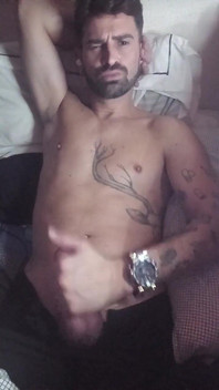 Masturbace v posteli