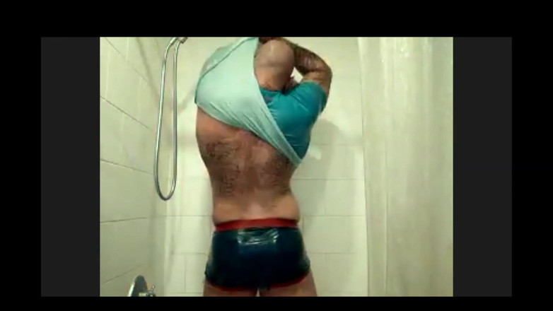 Lobo: Aquí hay un show de ducha divertido