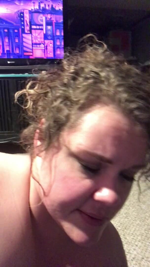Juicy BBW: Geile bBW masturbiert in den arsch