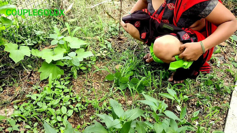 Sexy Komal: Komal让工人和她一起离开工作